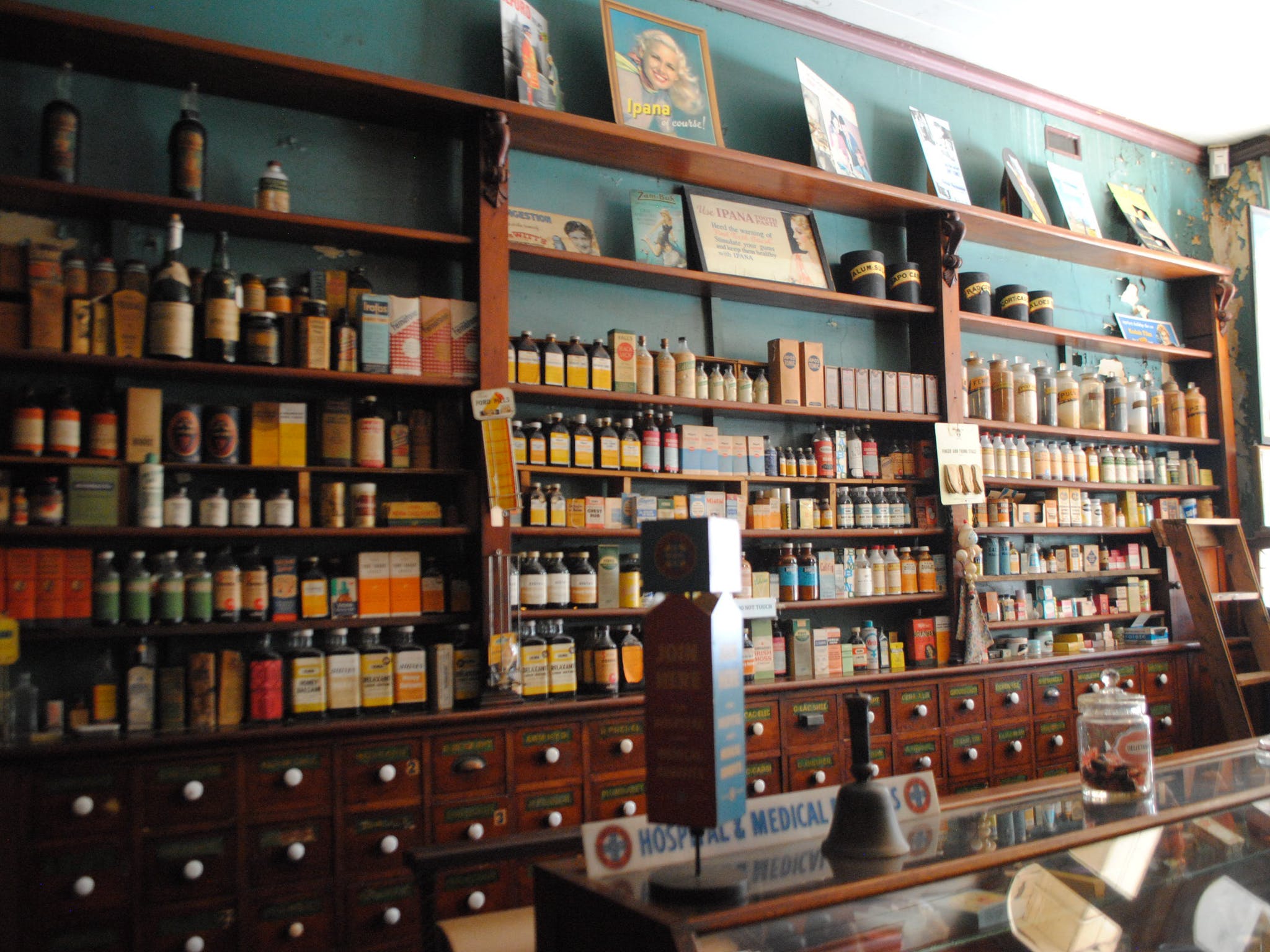 Dow's Pharmacy